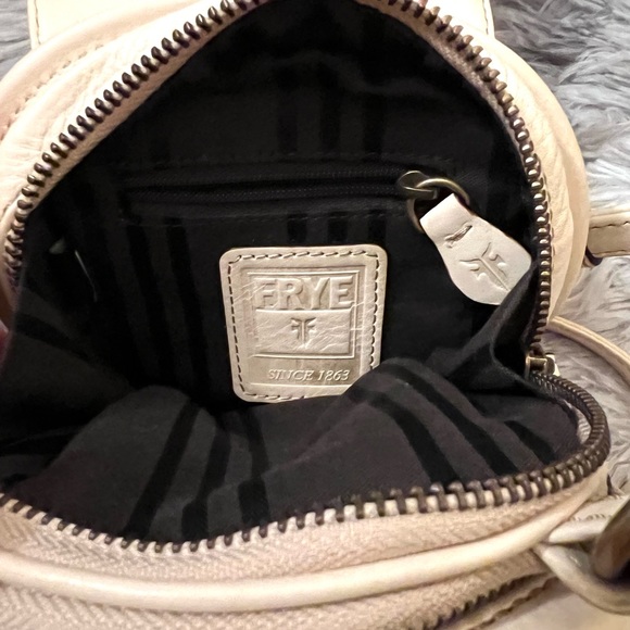 Frye - Picture 4 of 4